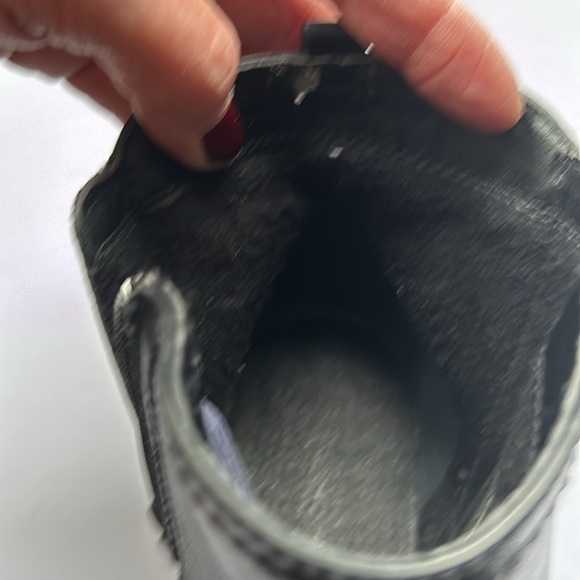 Artica Brown's Black Lug Sole Lined Chelsea Ankle Boot SZ 8 - Picture 13 of 13